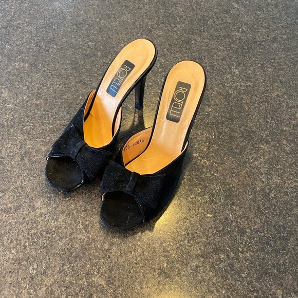 Bow Front Heels - Picture 2 of 2